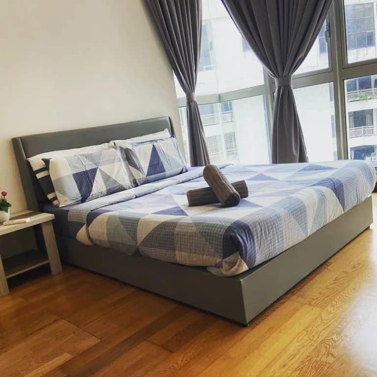 Apartment Regalia Klcc View Rooftop Infinity Pool By Angkasa Homes