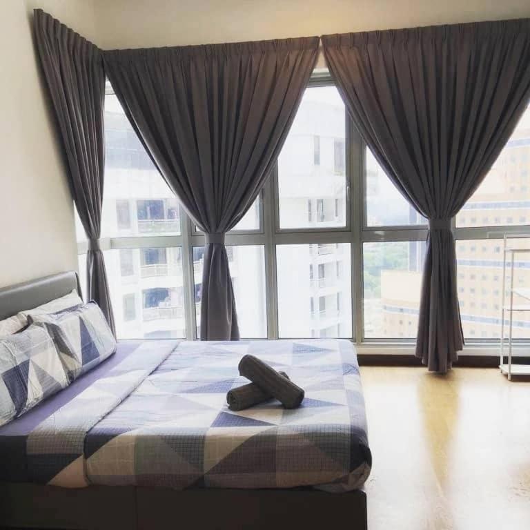 Apartment Regalia Klcc View Rooftop Infinity Pool By Angkasa Homes