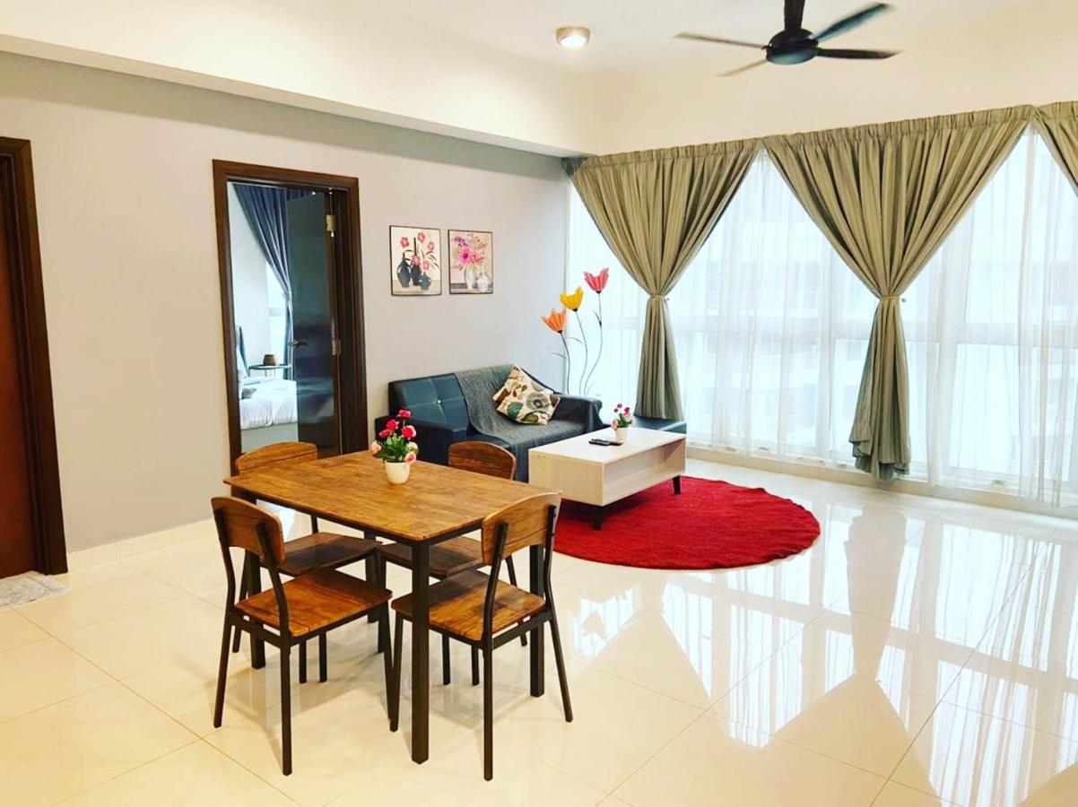 Apartment Regalia Klcc View Rooftop Infinity Pool By Angkasa Homes