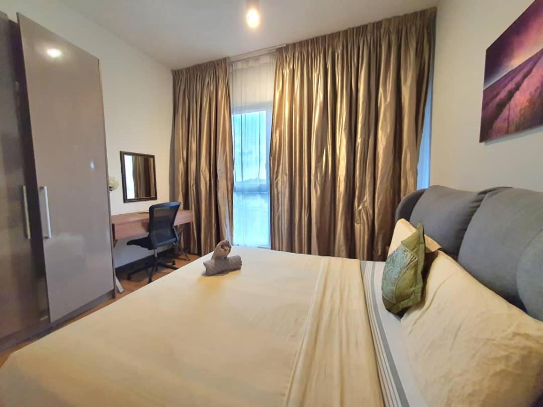 Apartment Regalia Klcc View Rooftop Infinity Pool By Angkasa Homes