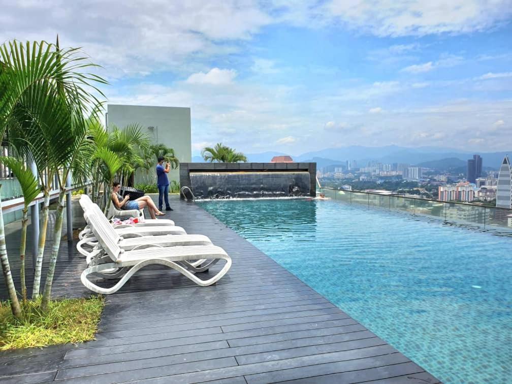 Regalia Klcc View Rooftop Infinity Pool By Angkasa Homes Apartment