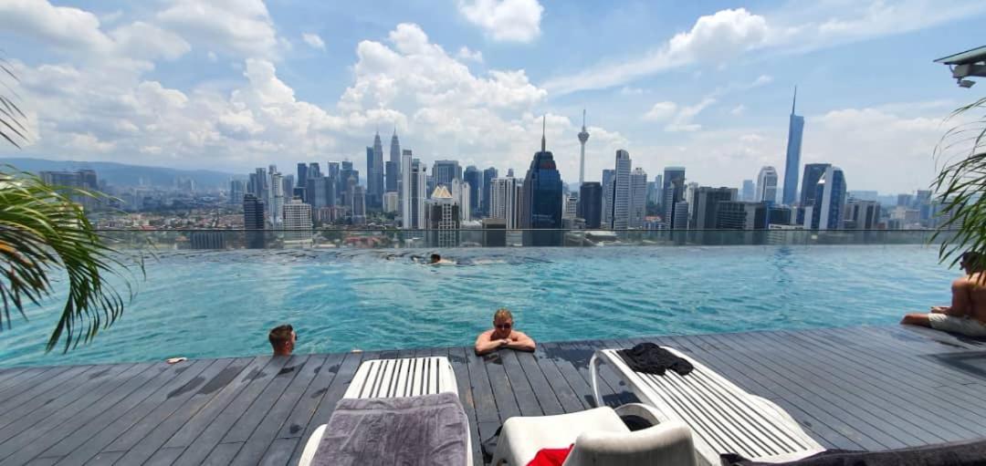 Apartment Regalia Klcc View Rooftop Infinity Pool By Angkasa Homes *