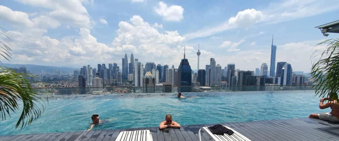 Apartment Regalia Klcc View Rooftop Infinity Pool By Angkasa Homes *