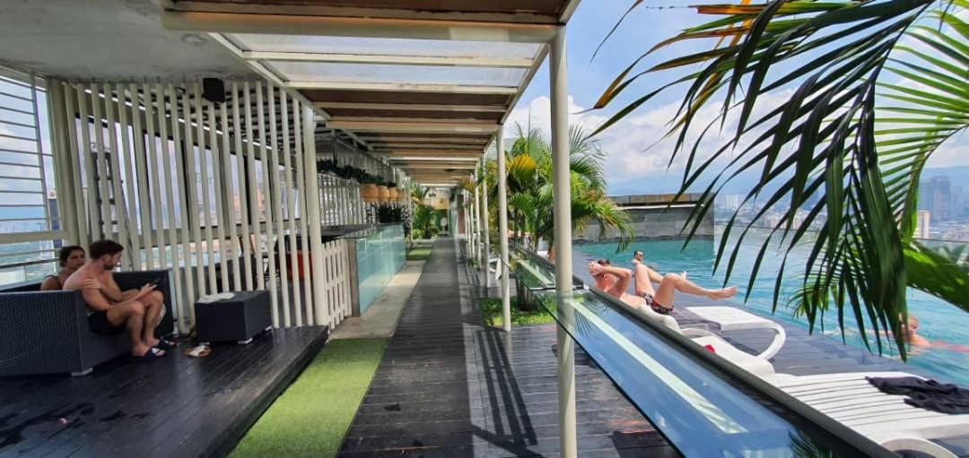 Apartment Regalia Klcc View Rooftop Infinity Pool By Angkasa Homes *