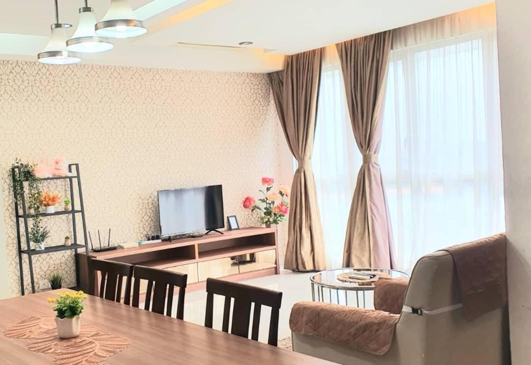Regalia Klcc View Rooftop Infinity Pool By Angkasa Homes Apartment *