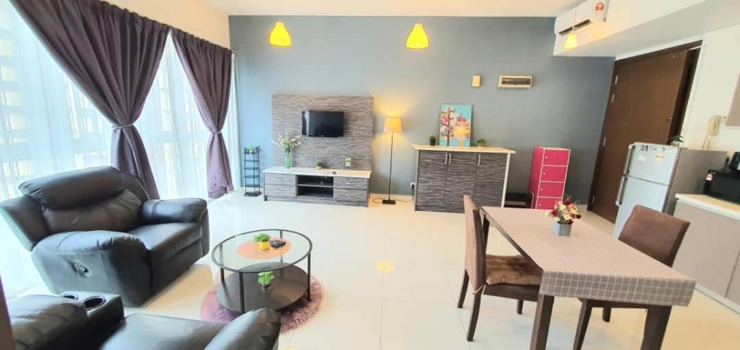 Regalia Klcc View Rooftop Infinity Pool By Angkasa Homes