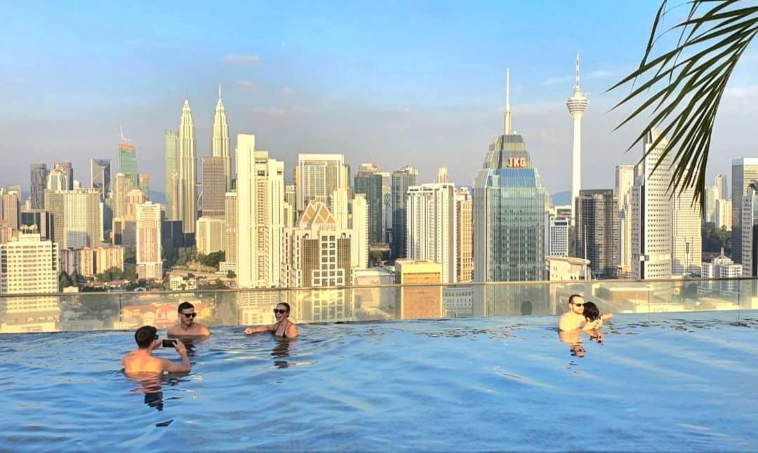 Apartment Regalia Klcc View Rooftop Infinity Pool By Angkasa Homes