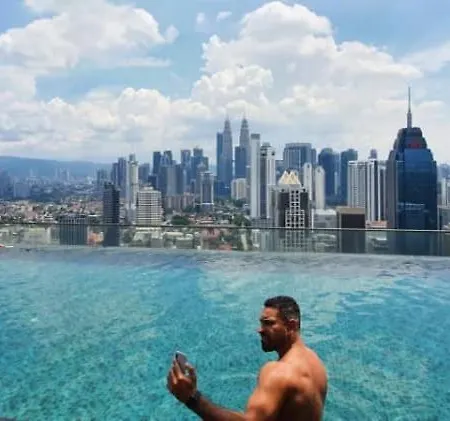 Regalia Suites Klcc View Rooftop Infinity Pool By Angkasa Homes Kuala Lumpur Exterior photo