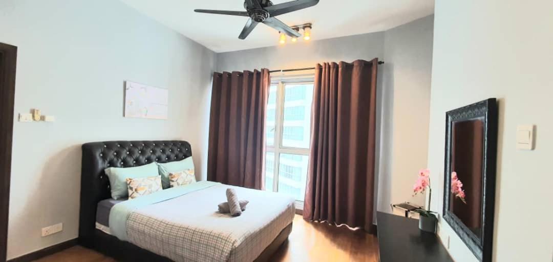 Regalia Klcc View Rooftop Infinity Pool By Angkasa Homes Kuala Lumpur